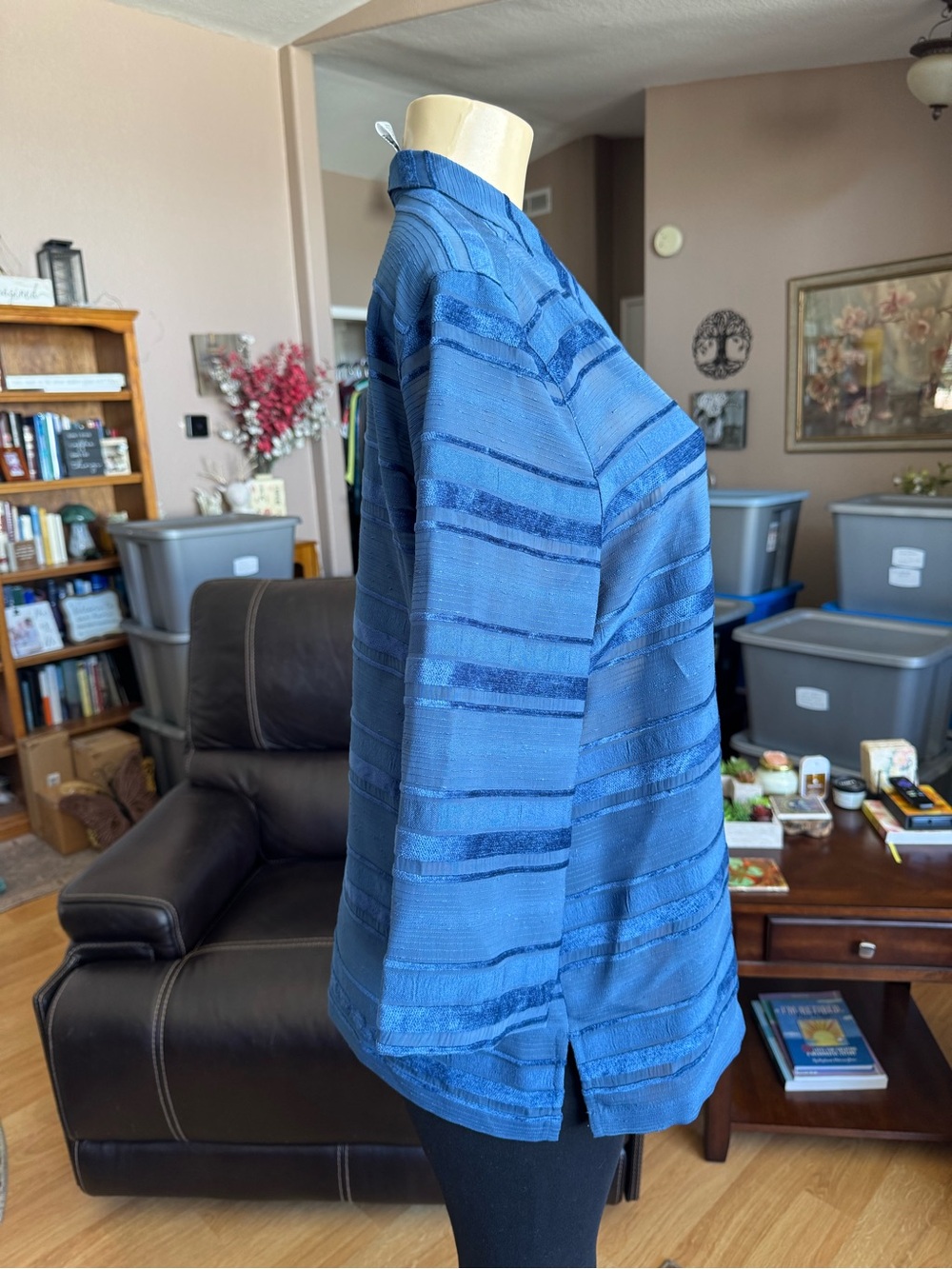 French Laundry slightly sheer blue striped button front blouse-size XL - Picture 7 of 10
